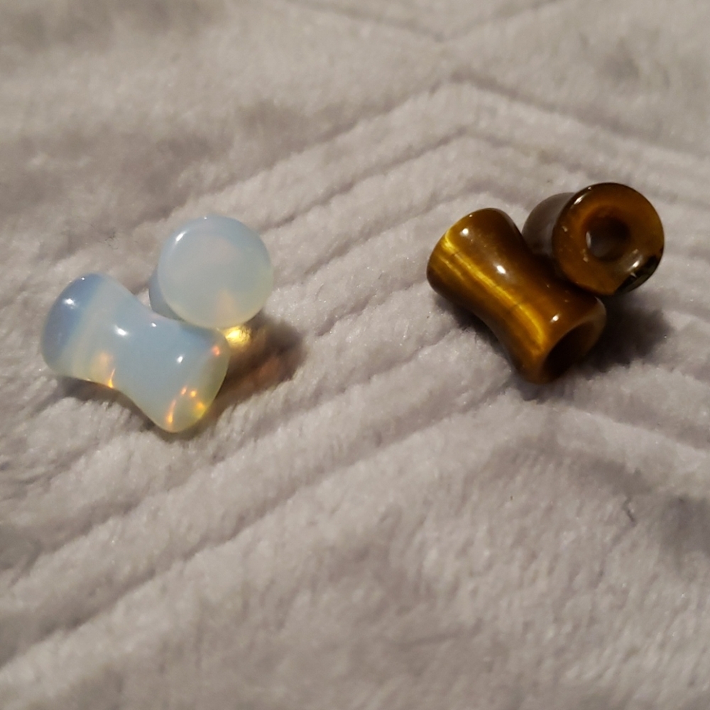 2 gauge opalite and tigers eye gauges